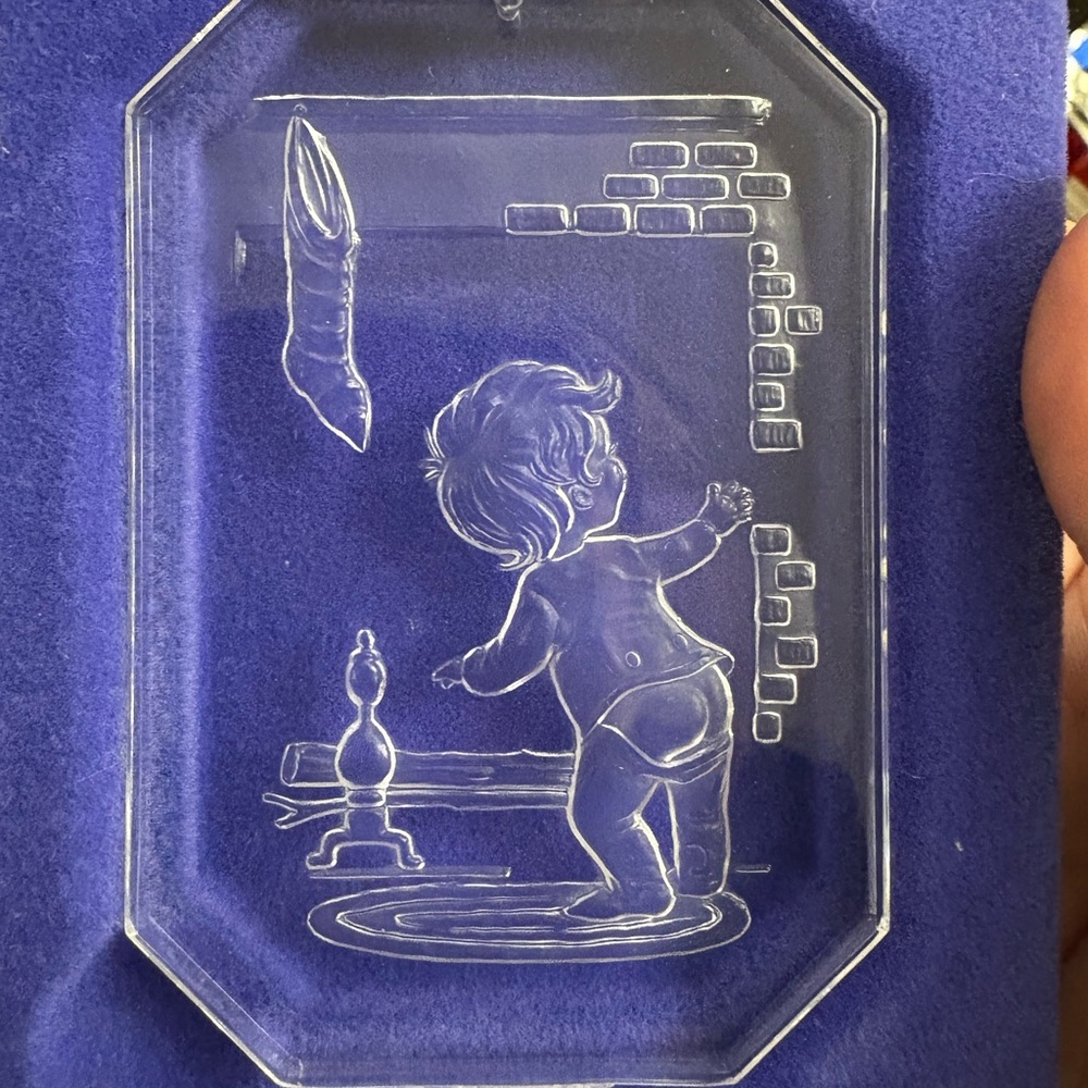 1977 Vintage Crystal Etchings by Comar Christmas Ornament